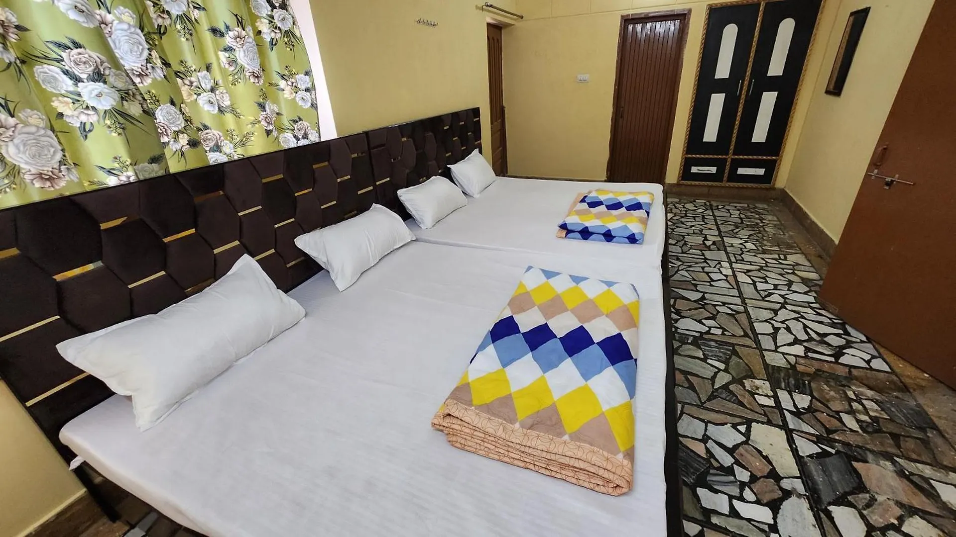 Dhanani Guest House Varanasi